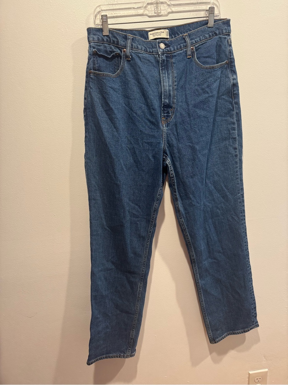 Abercrombie & Fitch Ultra High Rise Ankle Straight Jean